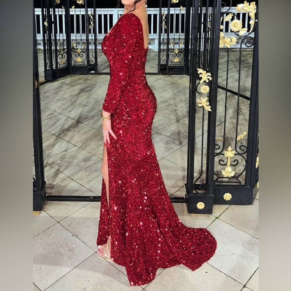 Long sleeve red sequin gown - Picture 3 of 4